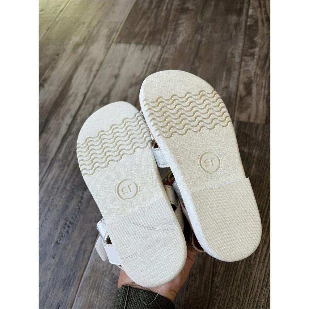 Stride Rite Kehlani white leather T-strap sandals laser-cut Size 10 Girls‎